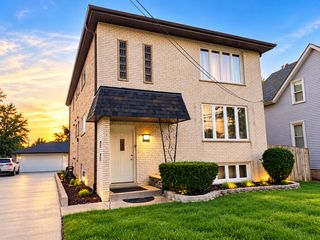 7838 Garden Lane 1, Justice, IL 60458