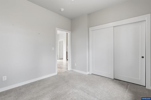 2042 Village Center Dr SE, Salem, OR 97302