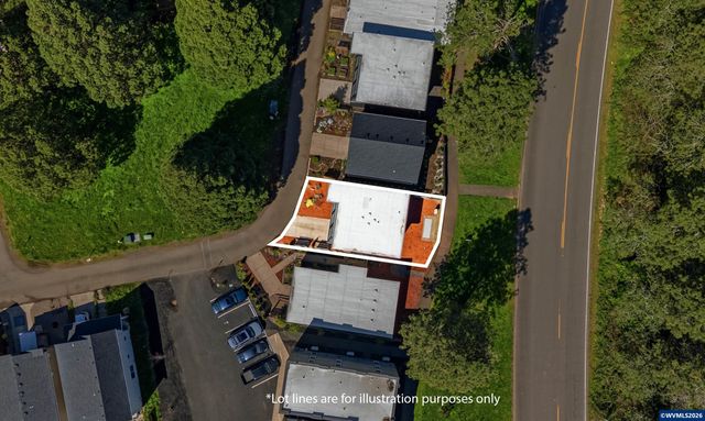 2042 Village Center Dr SE, Salem, OR 97302