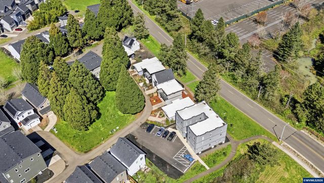 2042 Village Center Dr SE, Salem, OR 97302