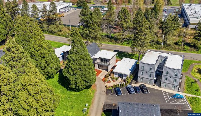 2042 Village Center Dr SE, Salem, OR 97302