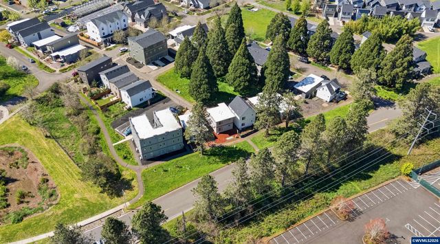 2042 Village Center Dr SE, Salem, OR 97302