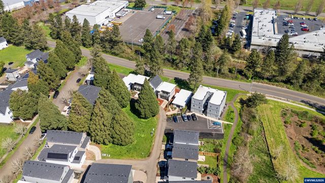 2042 Village Center Dr SE, Salem, OR 97302