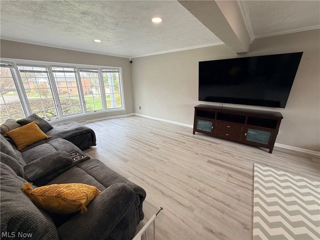 504 Greenbrier Court, Steubenville, OH 43953