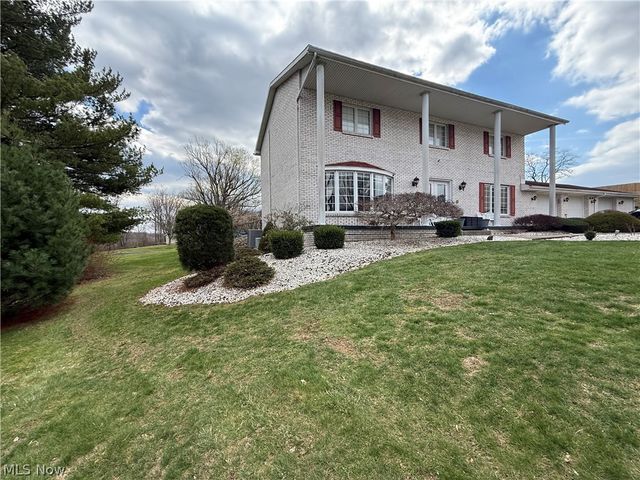 504 Greenbrier Court, Steubenville, OH 43953