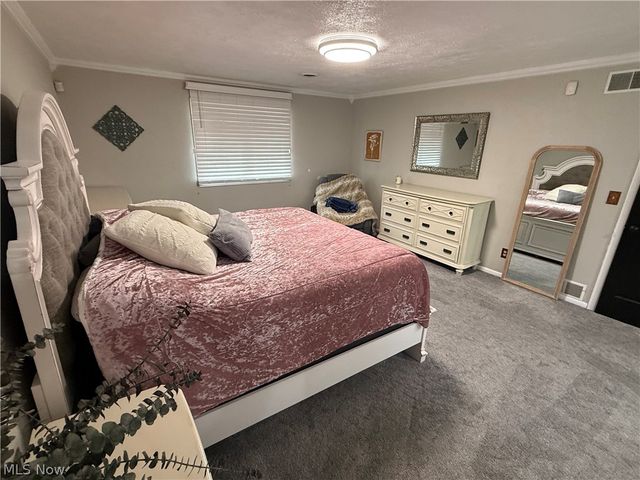 504 Greenbrier Court, Steubenville, OH 43953