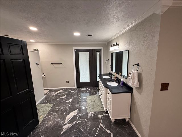 504 Greenbrier Court, Steubenville, OH 43953