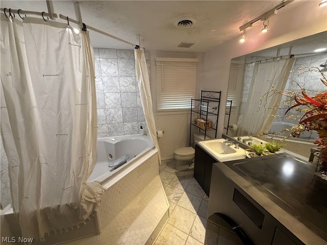 504 Greenbrier Court, Steubenville, OH 43953