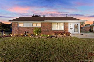 8681 Whitefield Street, Dearborn Heights, MI 48127