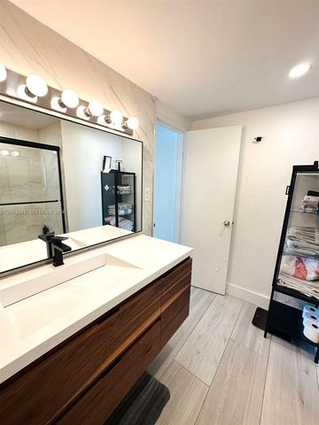 1000 West Ave PH27, Miami Beach, FL 33139