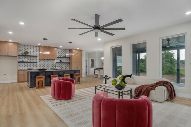 5154 N Seacrest Drive, Ozark, MO 65721