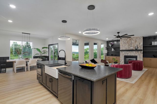 5154 N Seacrest Drive, Ozark, MO 65721