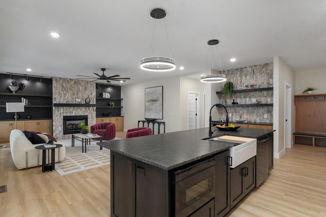 5154 N Seacrest Drive, Ozark, MO 65721