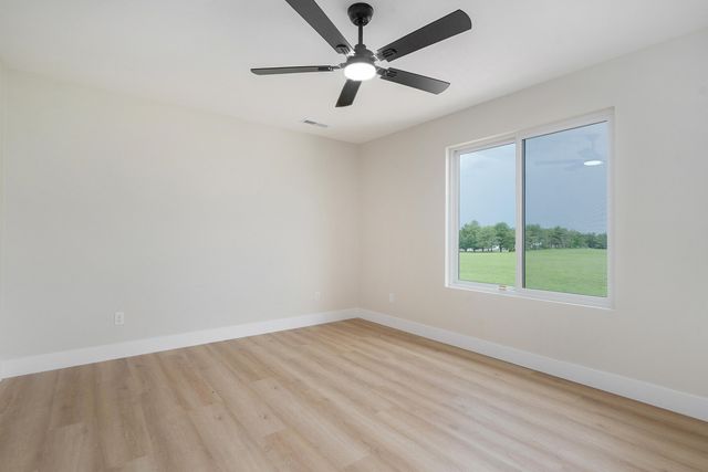 5154 N Seacrest Drive, Ozark, MO 65721