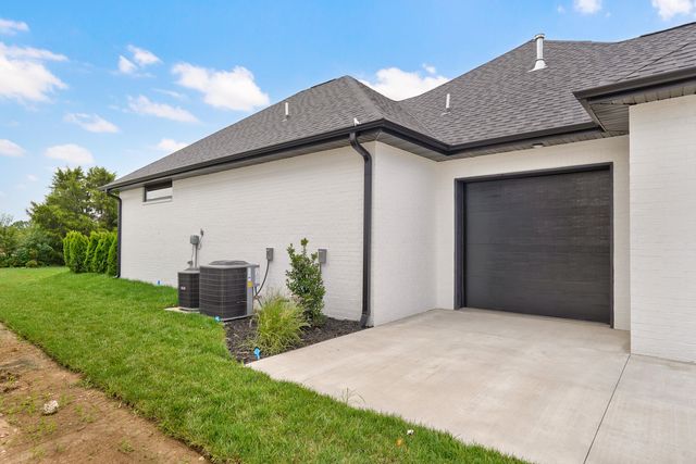 5154 N Seacrest Drive, Ozark, MO 65721