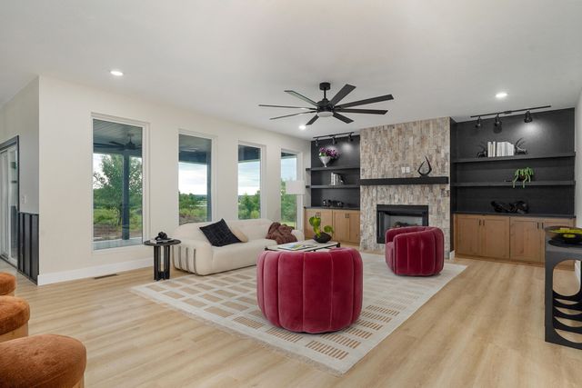 5154 N Seacrest Drive, Ozark, MO 65721