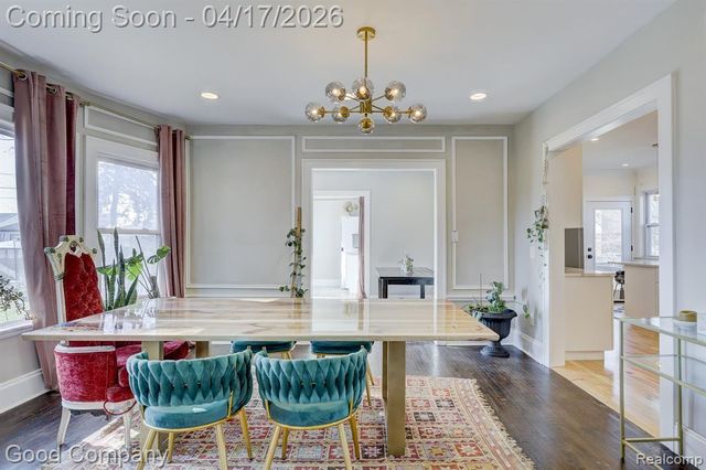 812 E George Avenue, Hazel Park, MI 48030