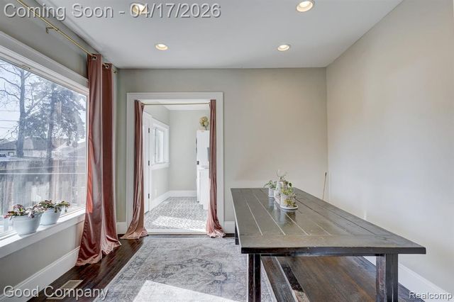 812 E George Avenue, Hazel Park, MI 48030