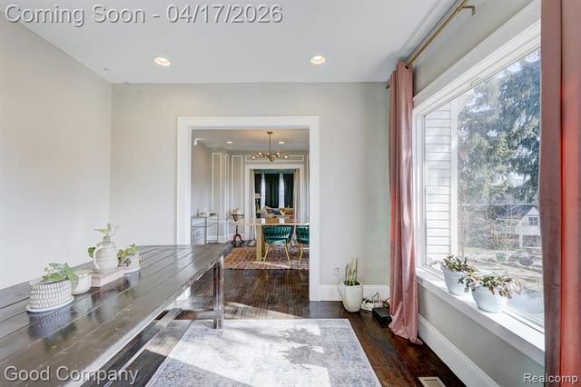 812 E George Avenue, Hazel Park, MI 48030