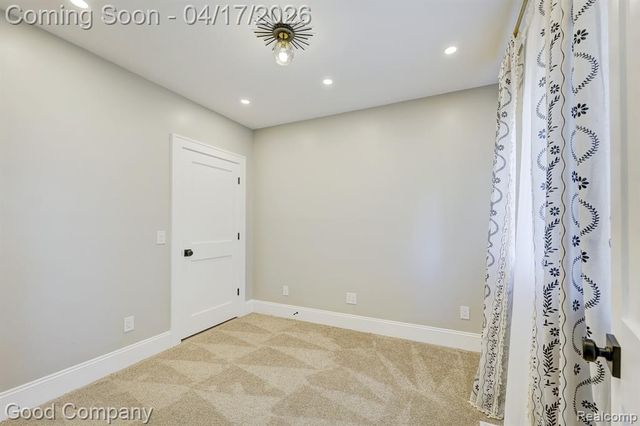 812 E George Avenue, Hazel Park, MI 48030