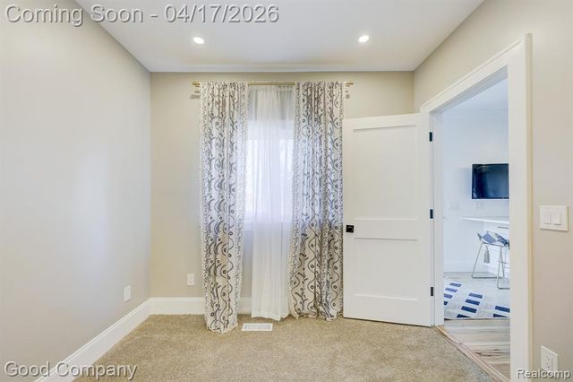 812 E George Avenue, Hazel Park, MI 48030