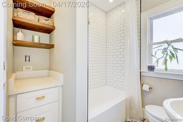 812 E George Avenue, Hazel Park, MI 48030