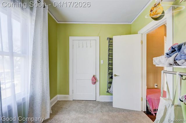 812 E George Avenue, Hazel Park, MI 48030