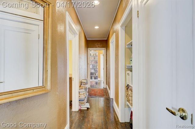 812 E George Avenue, Hazel Park, MI 48030