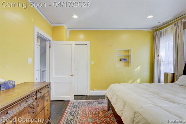 812 E George Avenue, Hazel Park, MI 48030