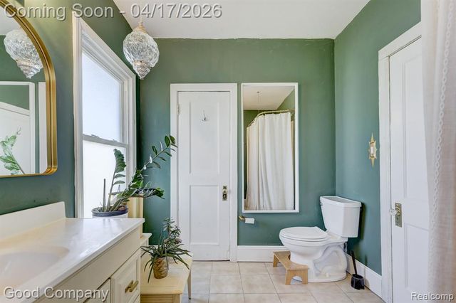 812 E George Avenue, Hazel Park, MI 48030