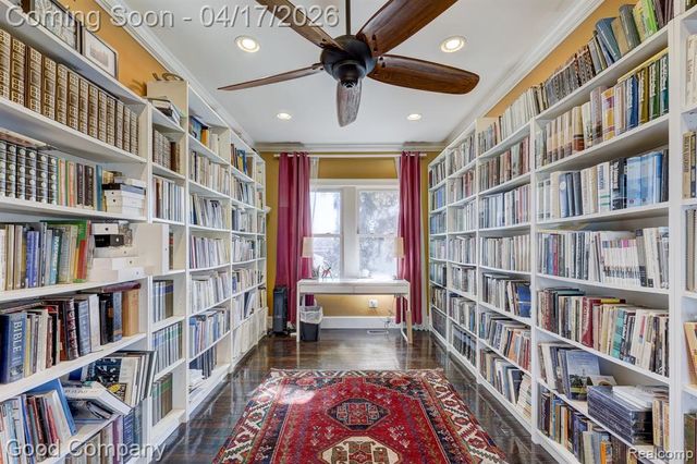 812 E George Avenue, Hazel Park, MI 48030