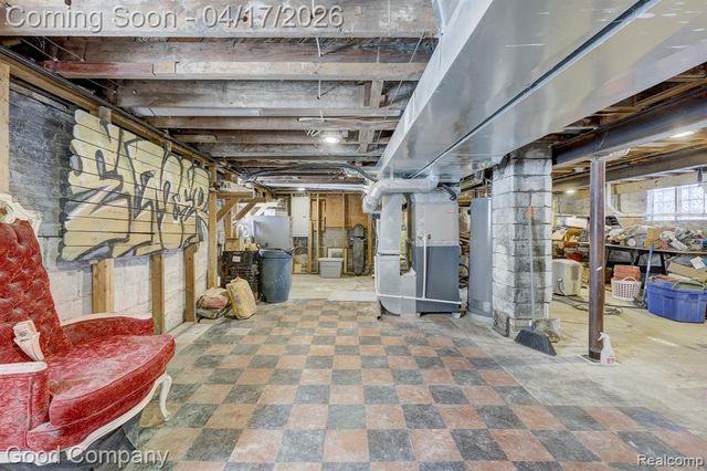 812 E George Avenue, Hazel Park, MI 48030