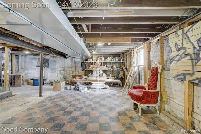 812 E George Avenue, Hazel Park, MI 48030