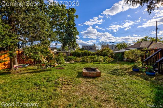 812 E George Avenue, Hazel Park, MI 48030