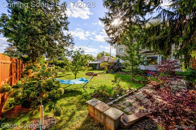 812 E George Avenue, Hazel Park, MI 48030