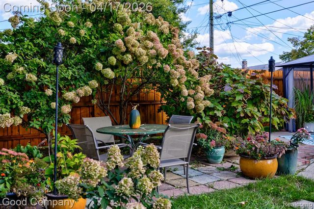 812 E George Avenue, Hazel Park, MI 48030