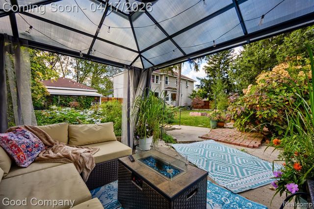 812 E George Avenue, Hazel Park, MI 48030