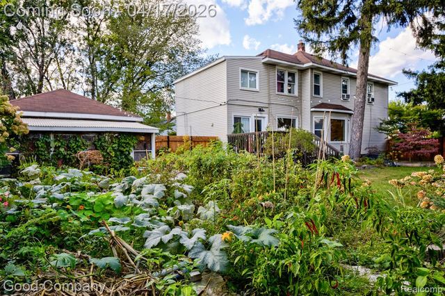 812 E George Avenue, Hazel Park, MI 48030