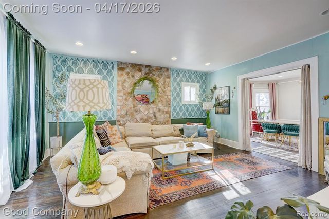 812 E George Avenue, Hazel Park, MI 48030