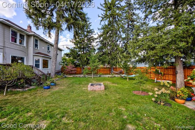 812 E George Avenue, Hazel Park, MI 48030