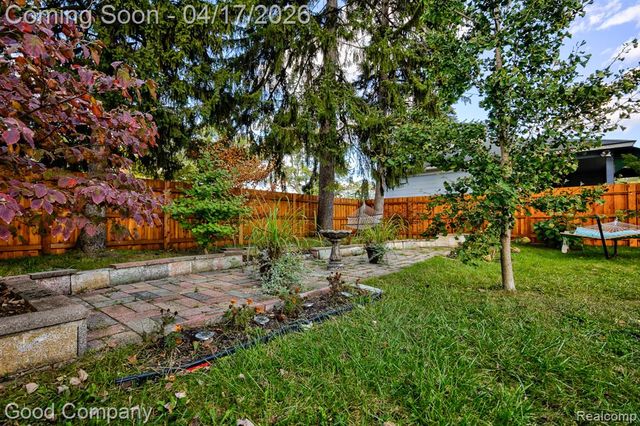 812 E George Avenue, Hazel Park, MI 48030