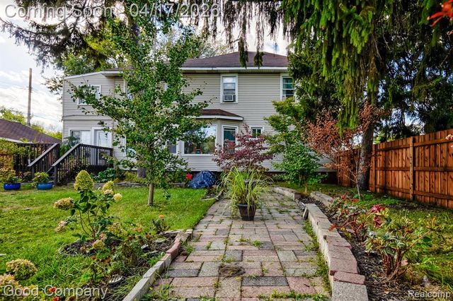 812 E George Avenue, Hazel Park, MI 48030