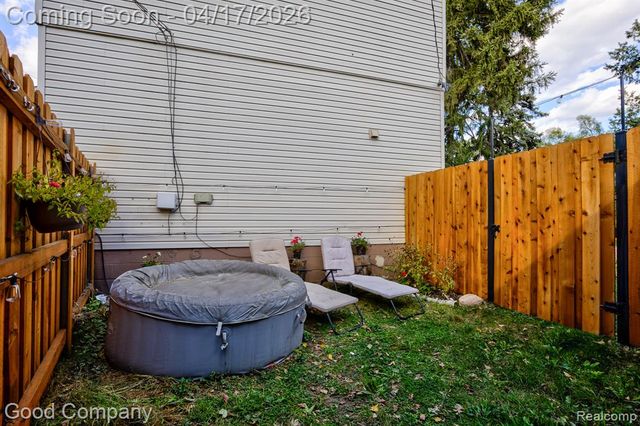 812 E George Avenue, Hazel Park, MI 48030