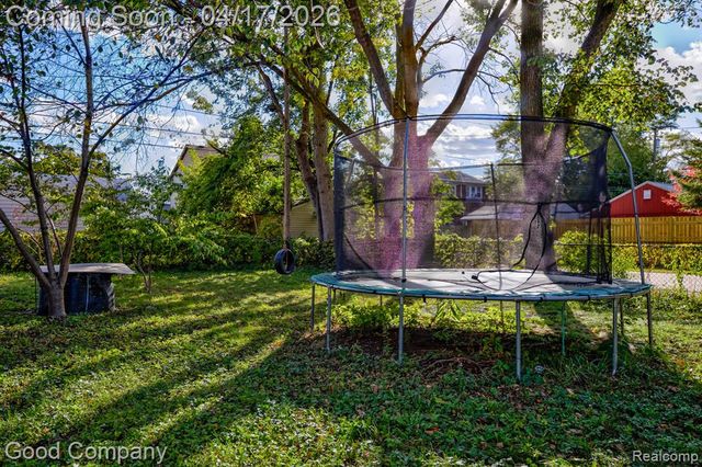 812 E George Avenue, Hazel Park, MI 48030