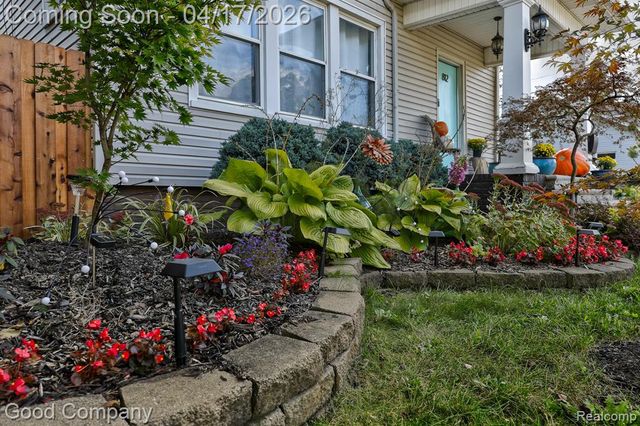 812 E George Avenue, Hazel Park, MI 48030