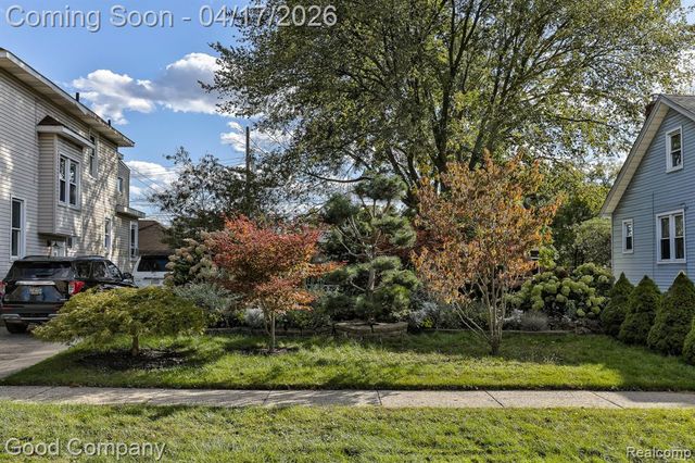 812 E George Avenue, Hazel Park, MI 48030
