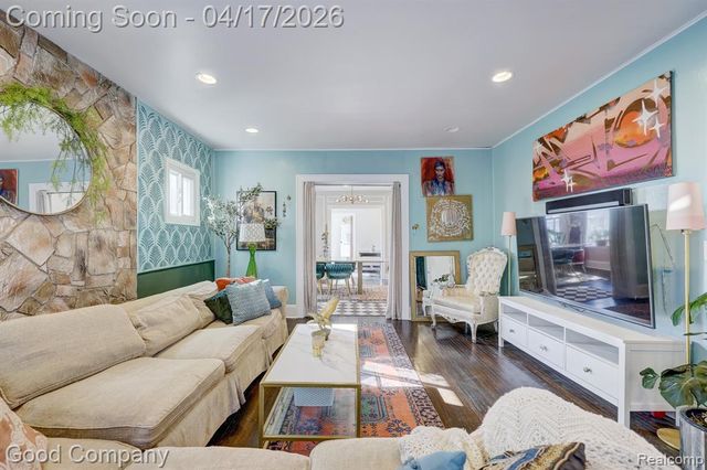 812 E George Avenue, Hazel Park, MI 48030