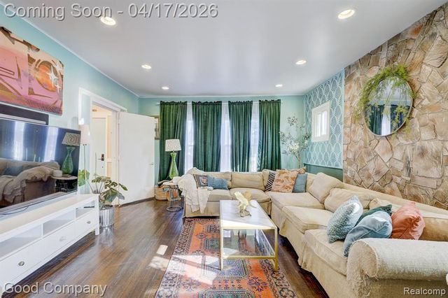 812 E George Avenue, Hazel Park, MI 48030