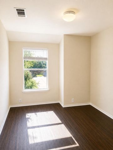 10633 Traymore Drive, Fort Worth, TX 76244
