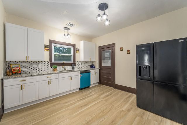 205 N Sedgwick St, Wichita, KS 67203